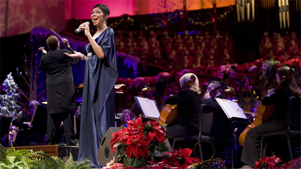 Natalie Cole on stage with the Mormon Tabernacle Choir.