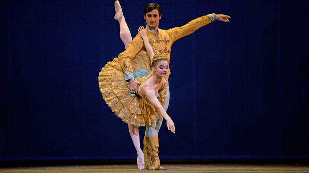 Maria Kochetkova and Davit Karapetyan dance the Grand Pas de Deux