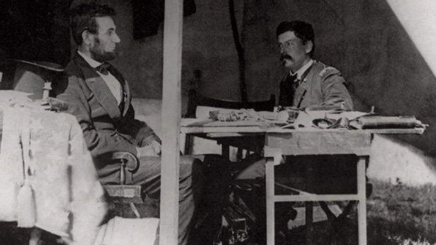Lincoln and McClellan confer in the generals headquarters tent at Antietam on October 4, 1862. Photo: Library of Congress