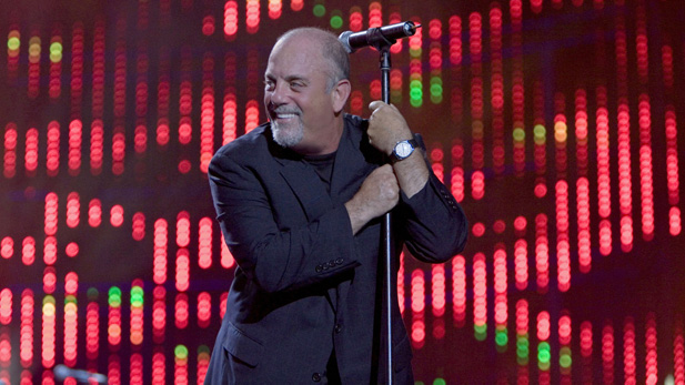 billy_joel_at-mic_shea_stad_spot