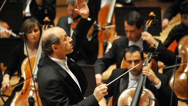 Iván Fischer guest conducts the Mostly Mozart Festival Orchestra.