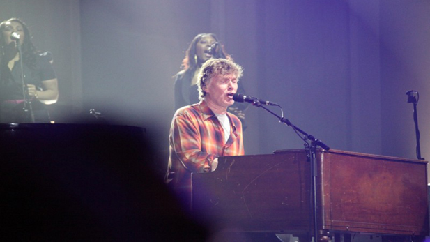 Steve Winwood onstage during his 2010 shows with Eric Clapton