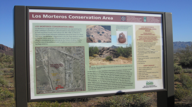 los morteros sign spotlight