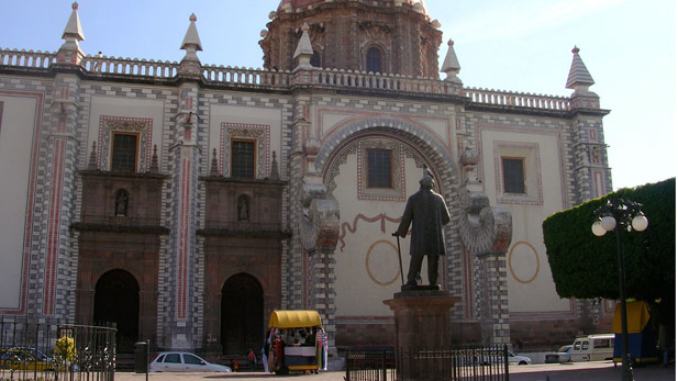 plaza queretaro spotlight 