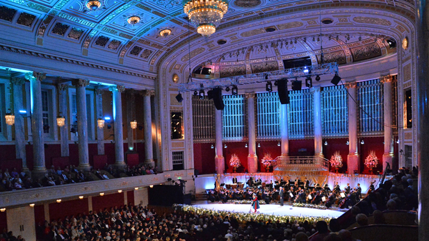 This lavish gala concert was taped before an enthusiastic audience at the world-famous Konzerthaus in Vienna, Austria.