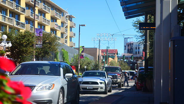 traffic downtown, cars downtown SPOT