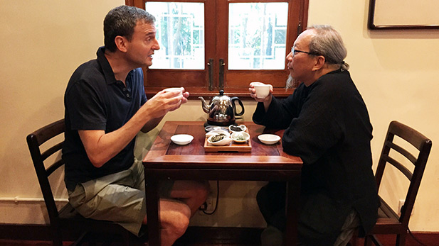 Host Phil Rosenthal enjoys tea in Hong Kong.