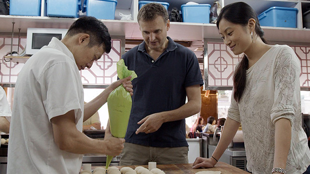 phils_having_hong_kong_buns_spot