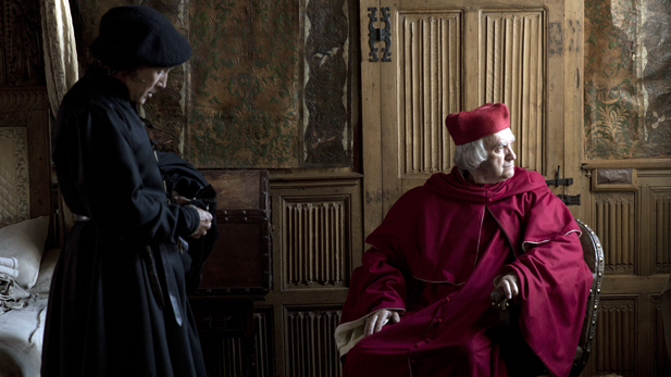  Mark Rylance as Thomas Cromwell and Jonathan Pryce as Cardinal Wolsey