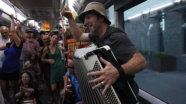 Streetcar concert accordion Spot