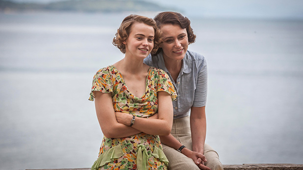 Louisa Durrell (KEELEY HAWES) & Margo Durrell (DAISY WATERHOUSE)