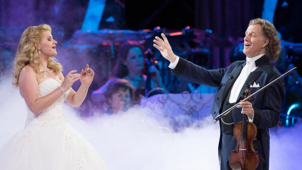 Mirusia Louwerse with André Rieu.
