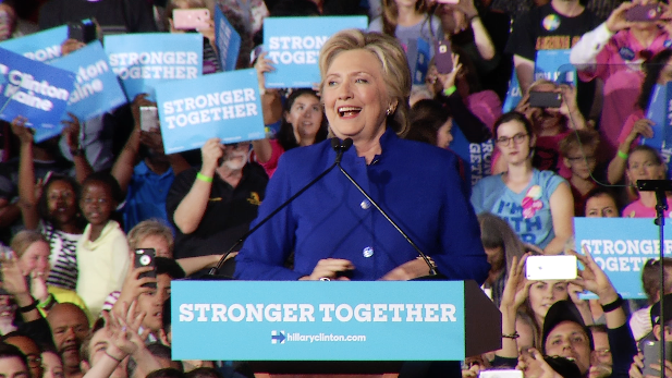 Hillary Clinton speaks to huge crowd in Tempe, Nov. 2, 2016.