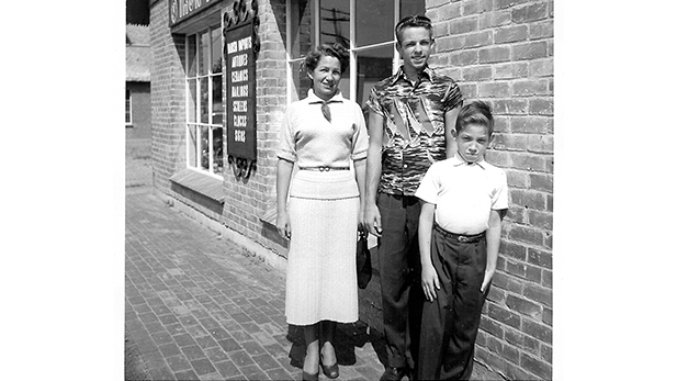 Jim, Noni sons