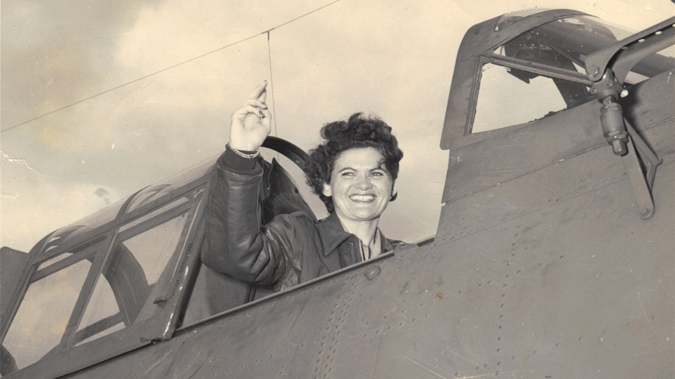 Ruth Helm lands a Douglas SBD Dauntless while serving as a WASP