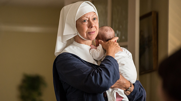 Sister Julienne (Jenny Agutter)
