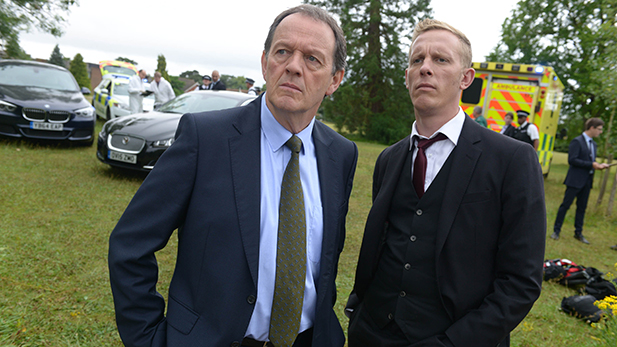 Kevin Whately as DI Lewis and Laurence Fox as DI Hathaway