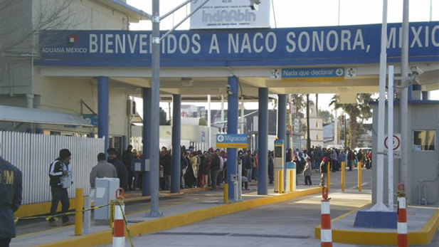 Naco border crossing port