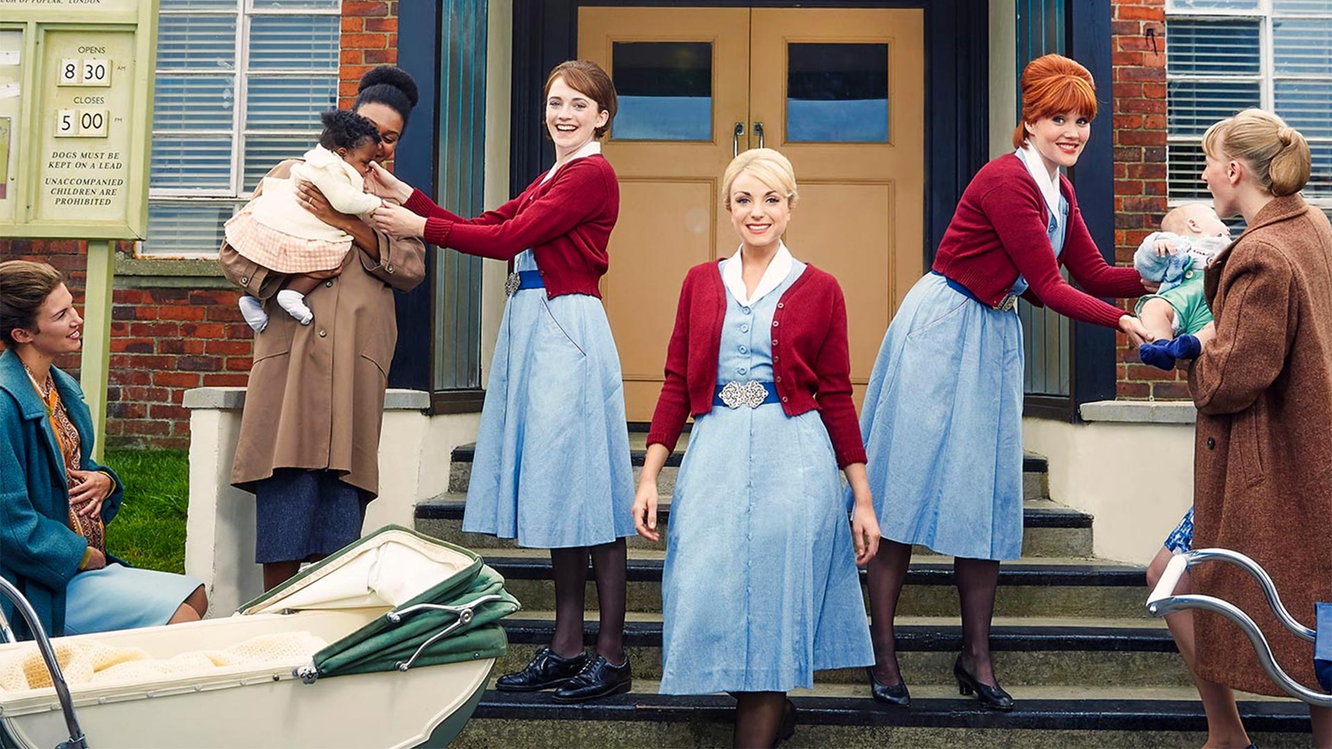 Barbara (CHARLOTTE RITCHIE), Nurse Trixie Franklin (HELEN GEORGE), Nurse Patsy Mount (EMERALD FENNELL