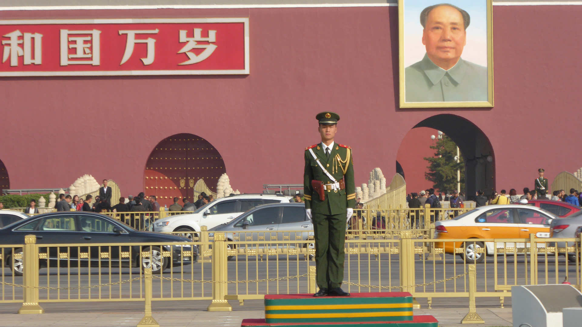 story_china_guard_TiananmenSq_hero