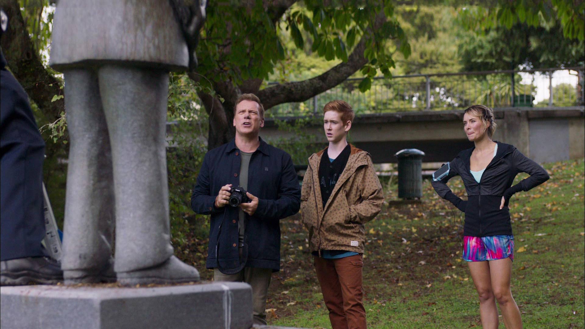 A mystery involving a missing statue draws George's attention.
