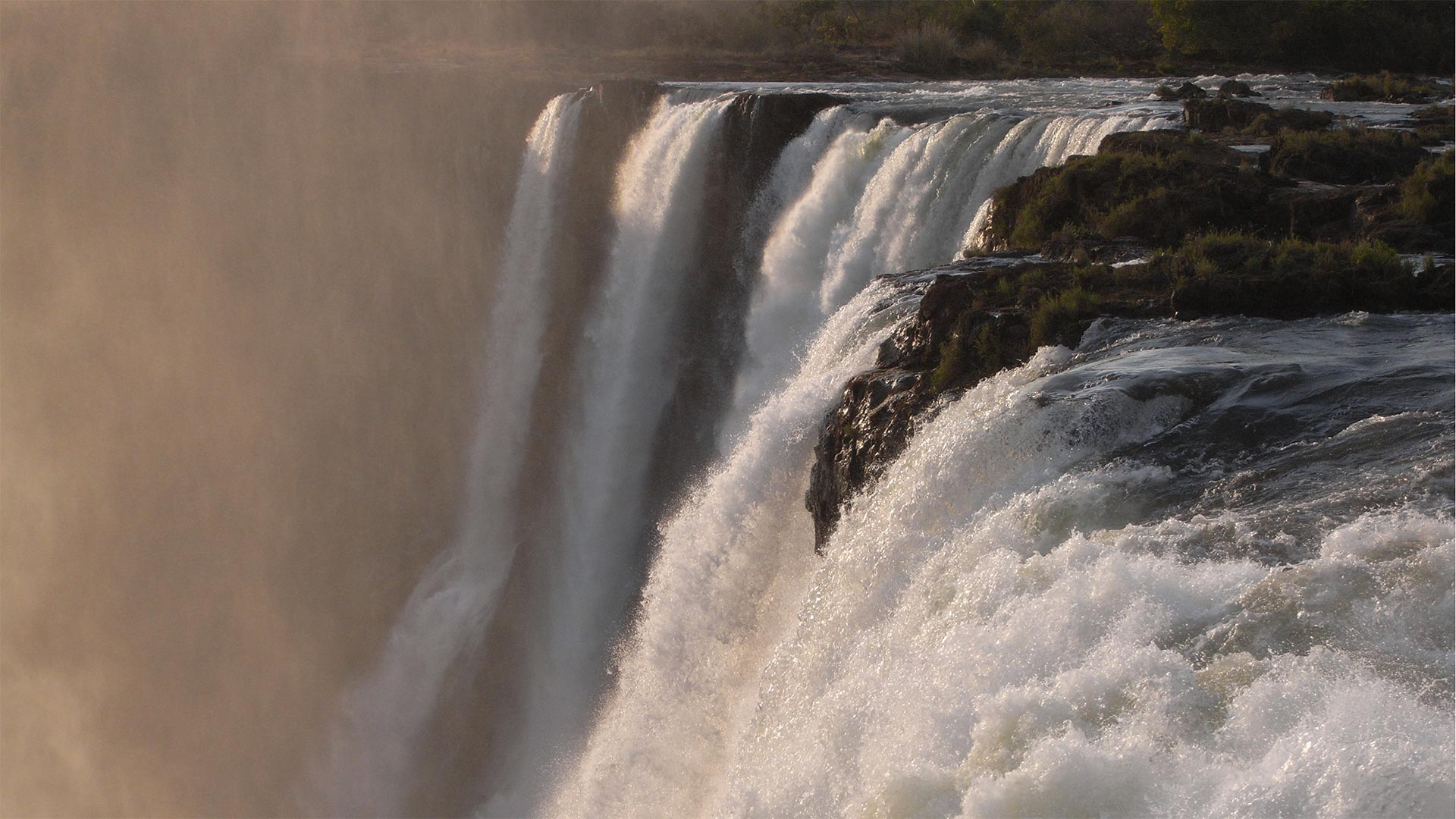 earths_wonder_victoria_falls_hero