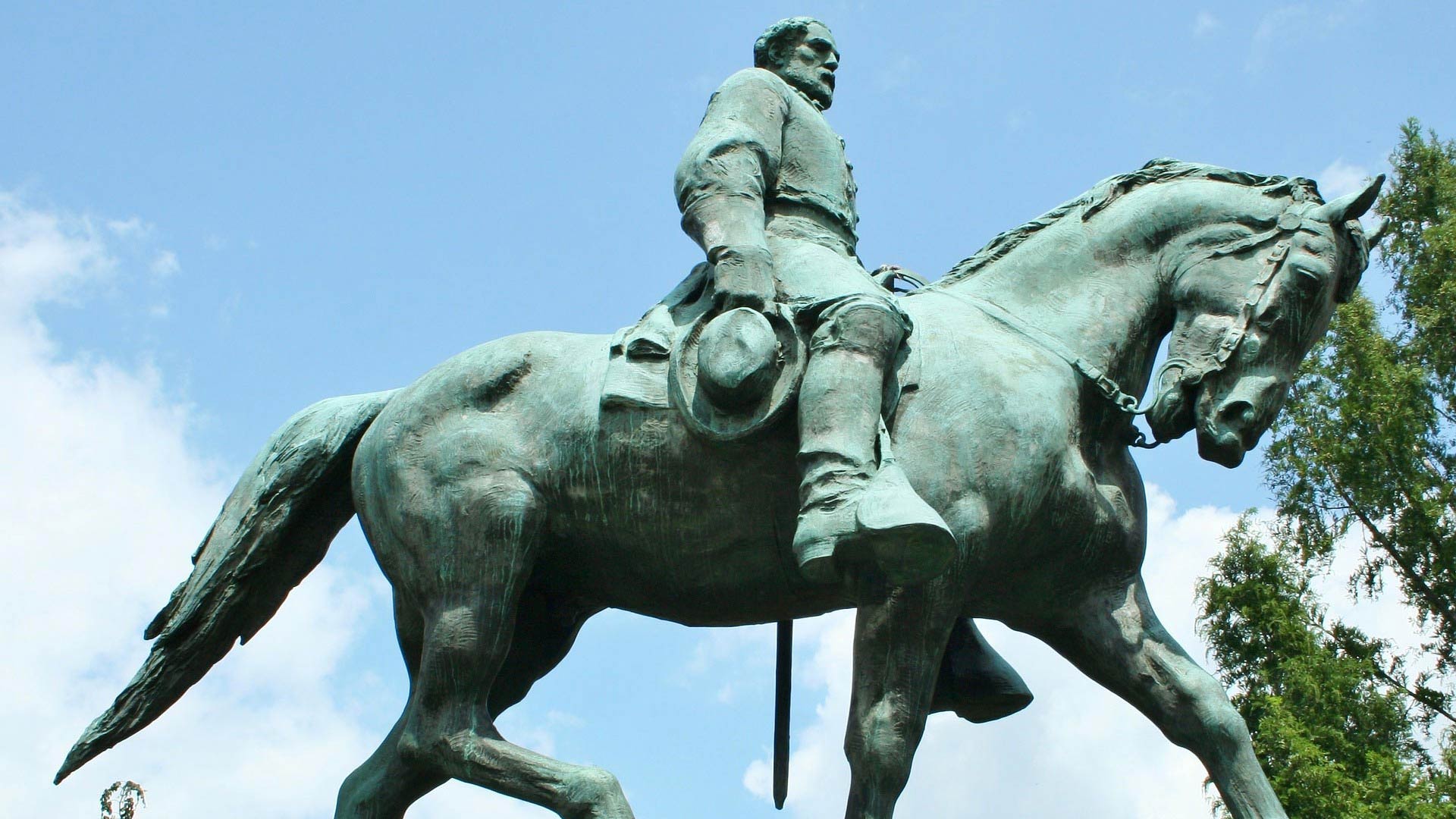 Monument Robert E. Lee hero