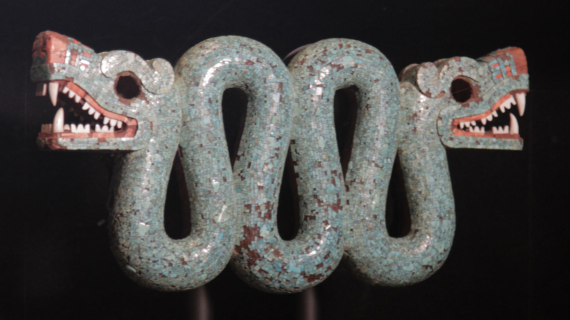 Turquiose mosaic of double headed serpent, Aztec. Commissioned by Mactezuma II as a gift for Hernán Cortés (c. 1400 – 1521) – British Museum, London.