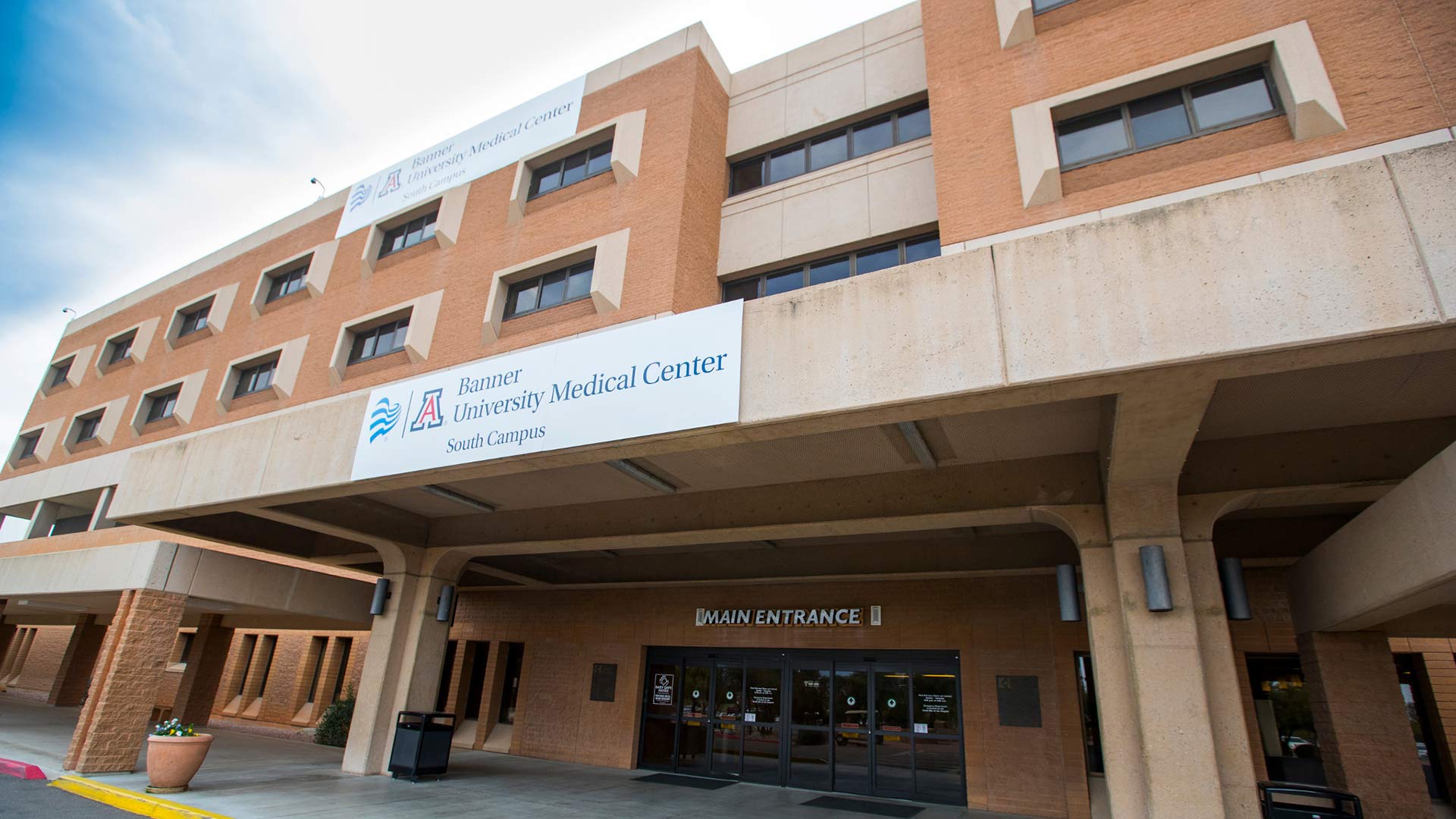 The entrance to Banner — University Medical Center South.