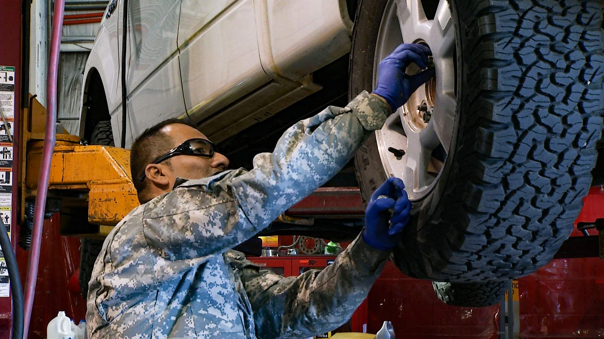 An Arizona National Guard member supporting Tucson Sector Border Patrol by working on their patrol trucks, May 2018.