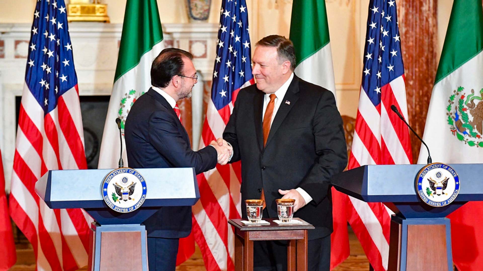 Mexican Foreign Secretary Luis Videgaray, left, and U.S. Secretary of State Mike Pompeo.