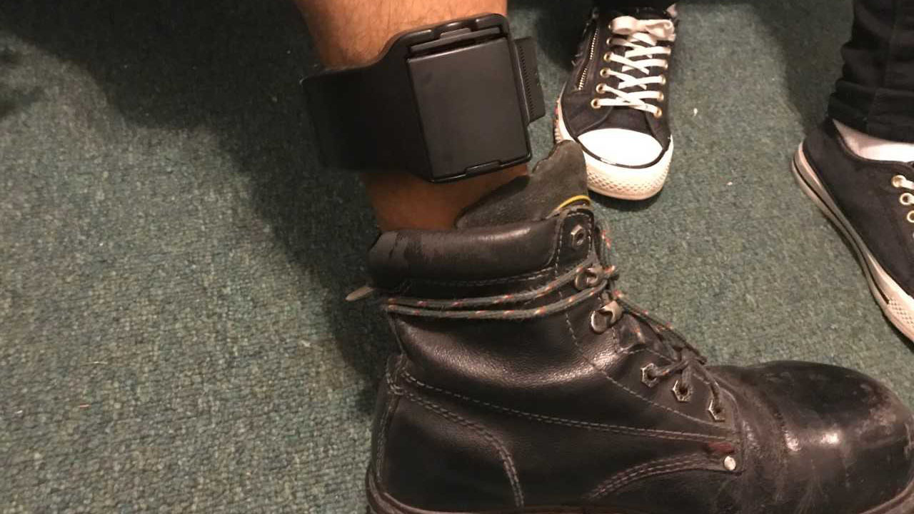 guermo tomas ankle bracelet spotlight