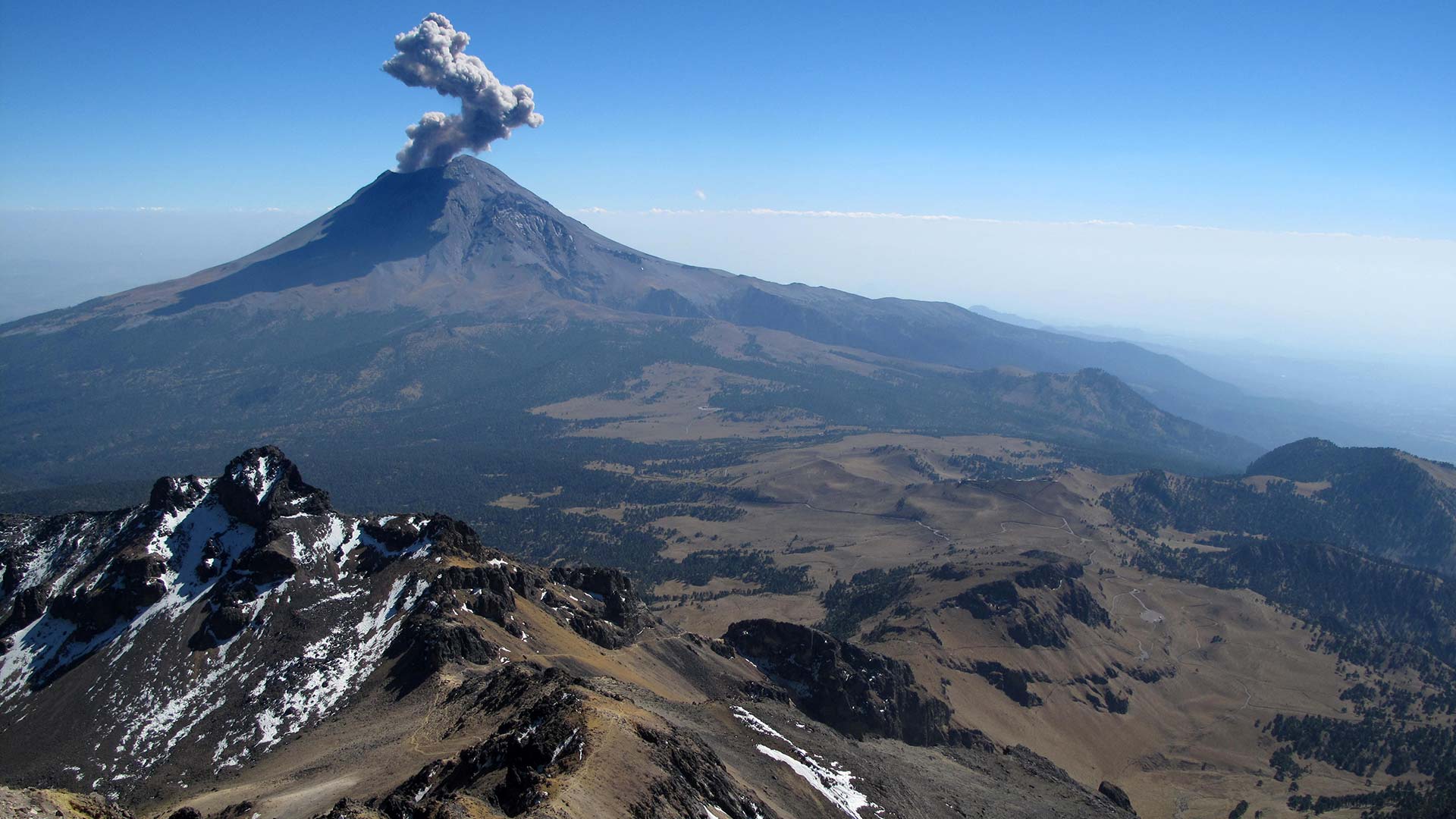 Popocatépetl is Mexico's most active volcano and lies on the outskirts of its largest metropolis, Mexico City.