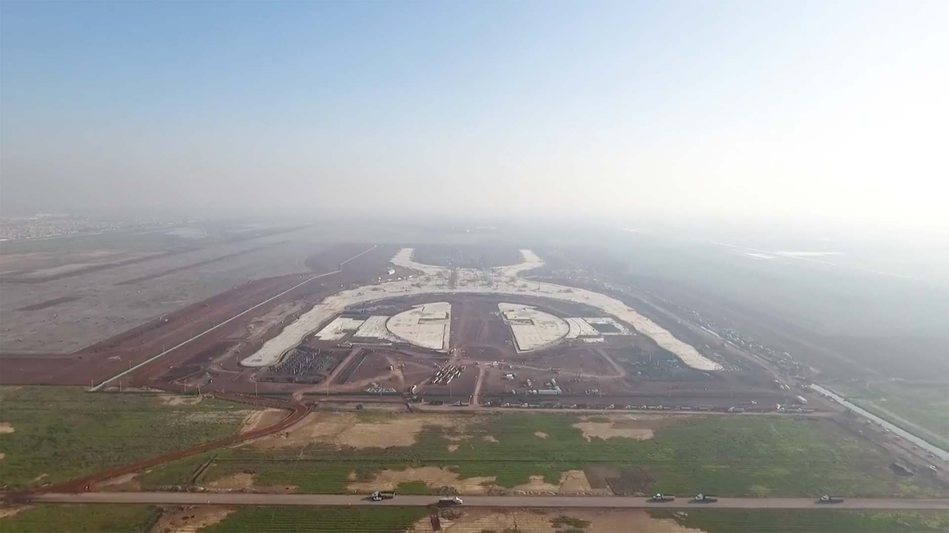 Screenshot of a promotional video showing construction on the new international airport in Mexico City, from the airport [website](http://www.aeropuerto.gob.mx/).