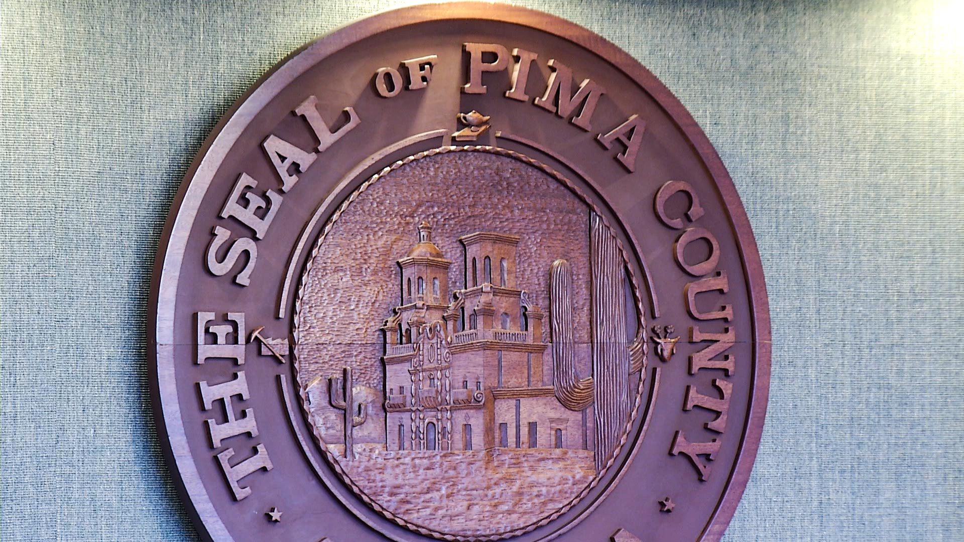 The seal of Pima County.