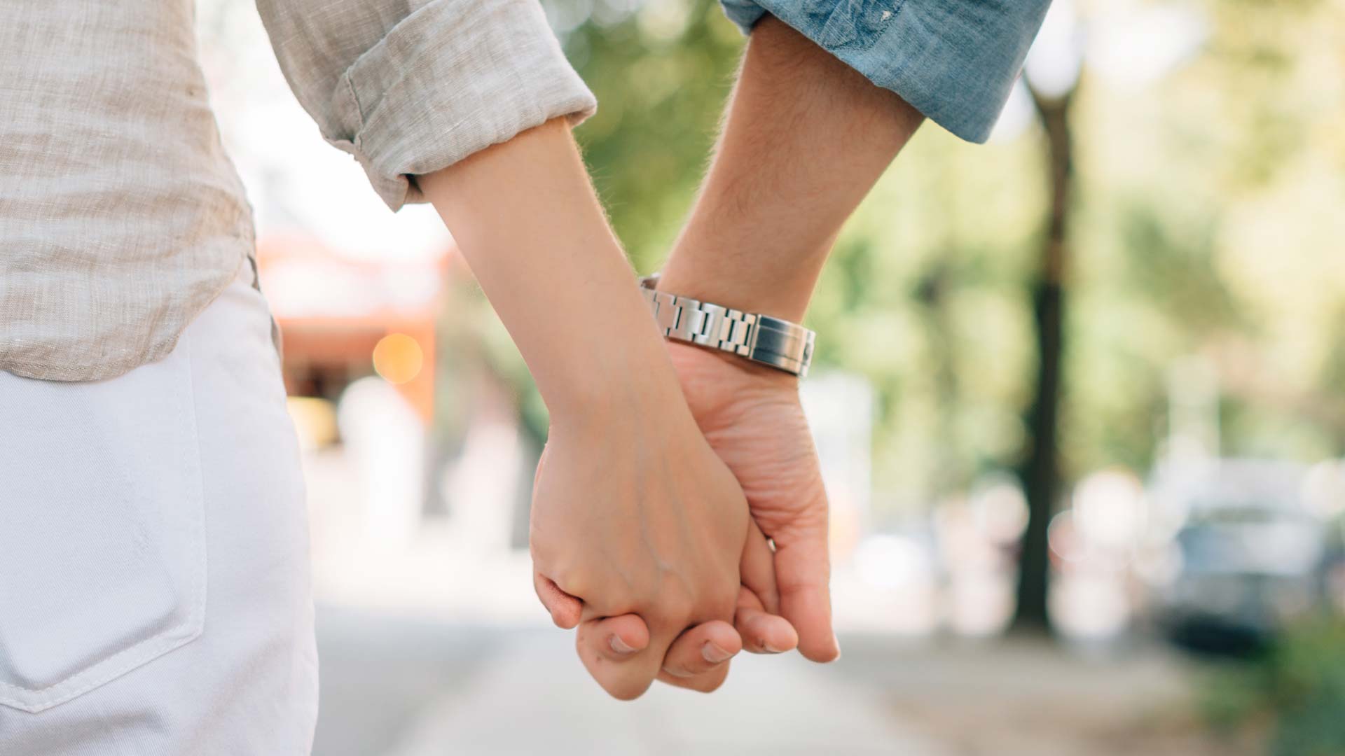 A study suggests having a romantic partner present can reduce stress response.