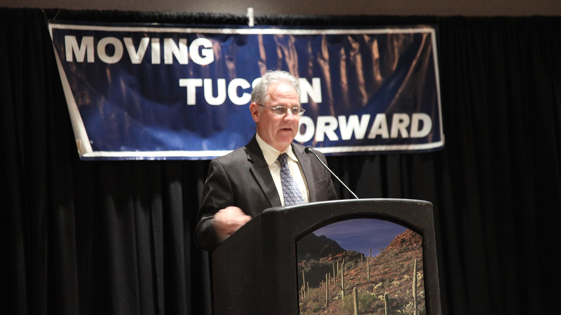 Tucson Mayor Jonathan Rothschild speaks at his second inauguration, December 2015.