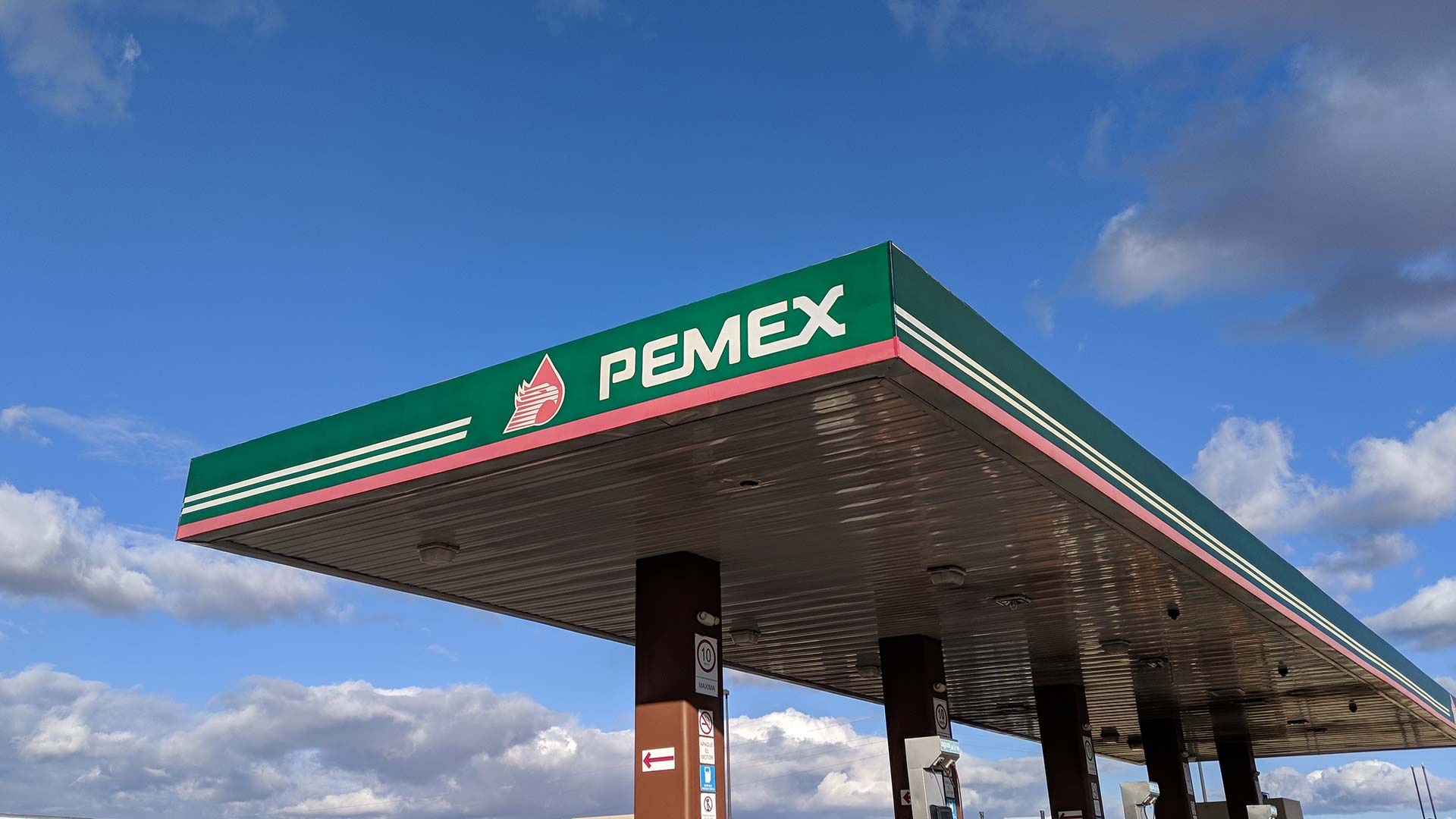 A Pemex gas station near the city of Nogales, Sonora.
