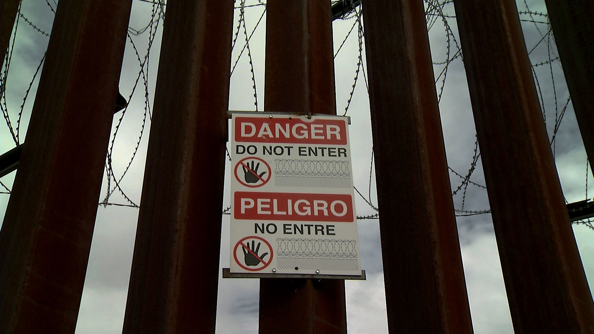 A sign warns people not to climb border fencing in Agua Prieta, Sonora. 