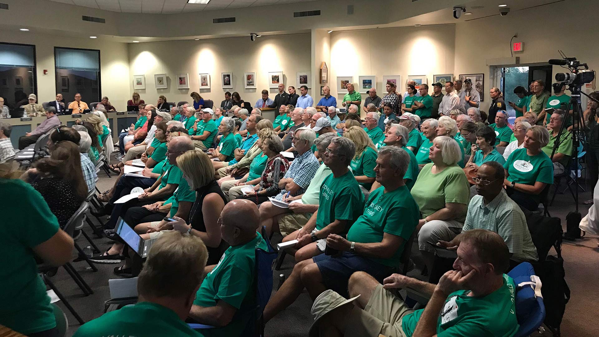 Oro Valley residents at a full-house town council meeting October 2, 2019. Supporters of a plan to keep the town-owned golf courses wore green. Some brought their own chairs.