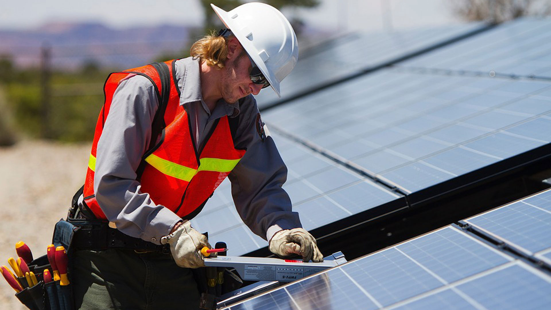 solar panel engineer hero