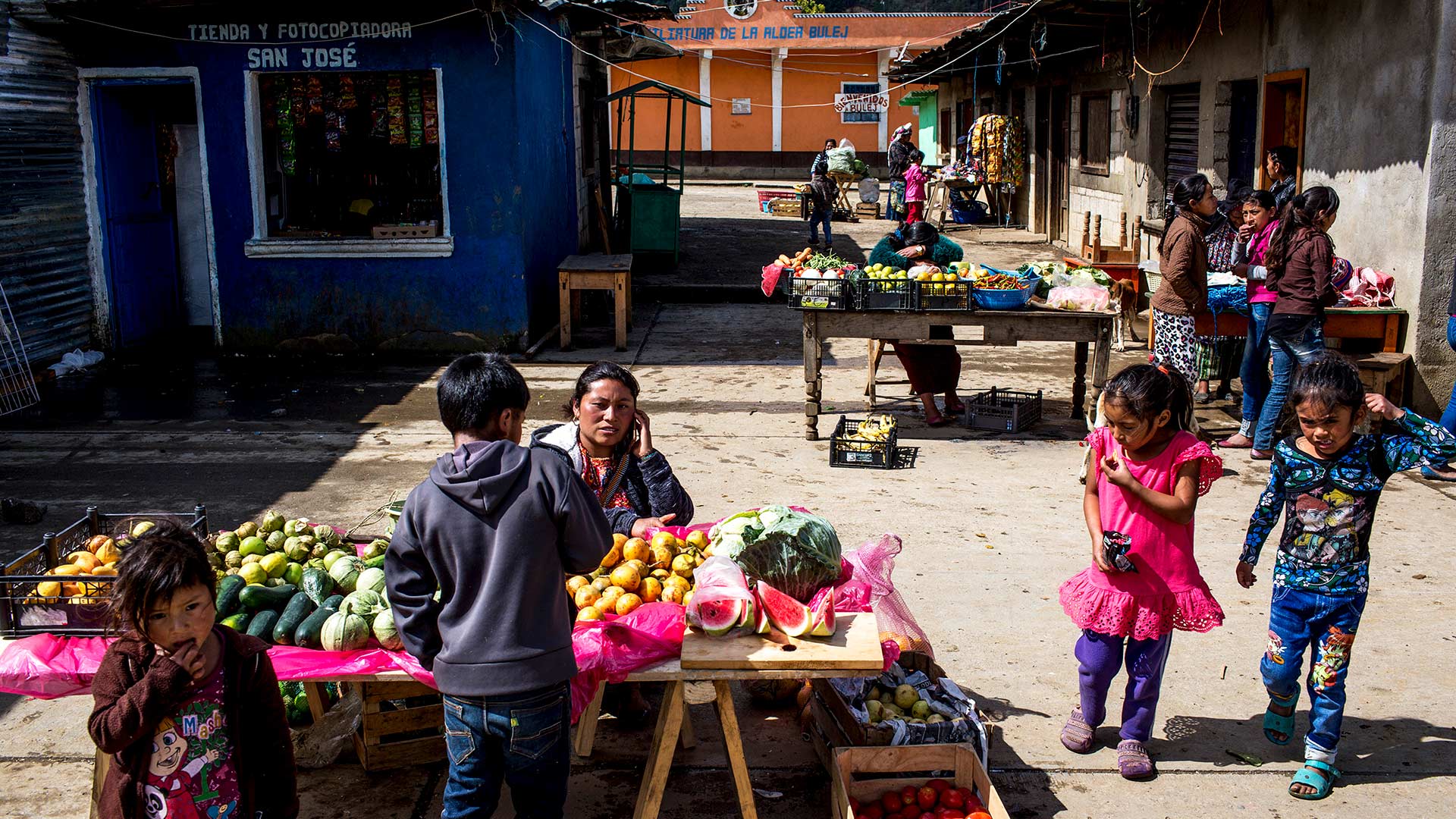 A market in Bulej, in the western highlands of Guatemala. Bulej is among communities that have seen a new pattern of migration: parents traveling with younger children. 