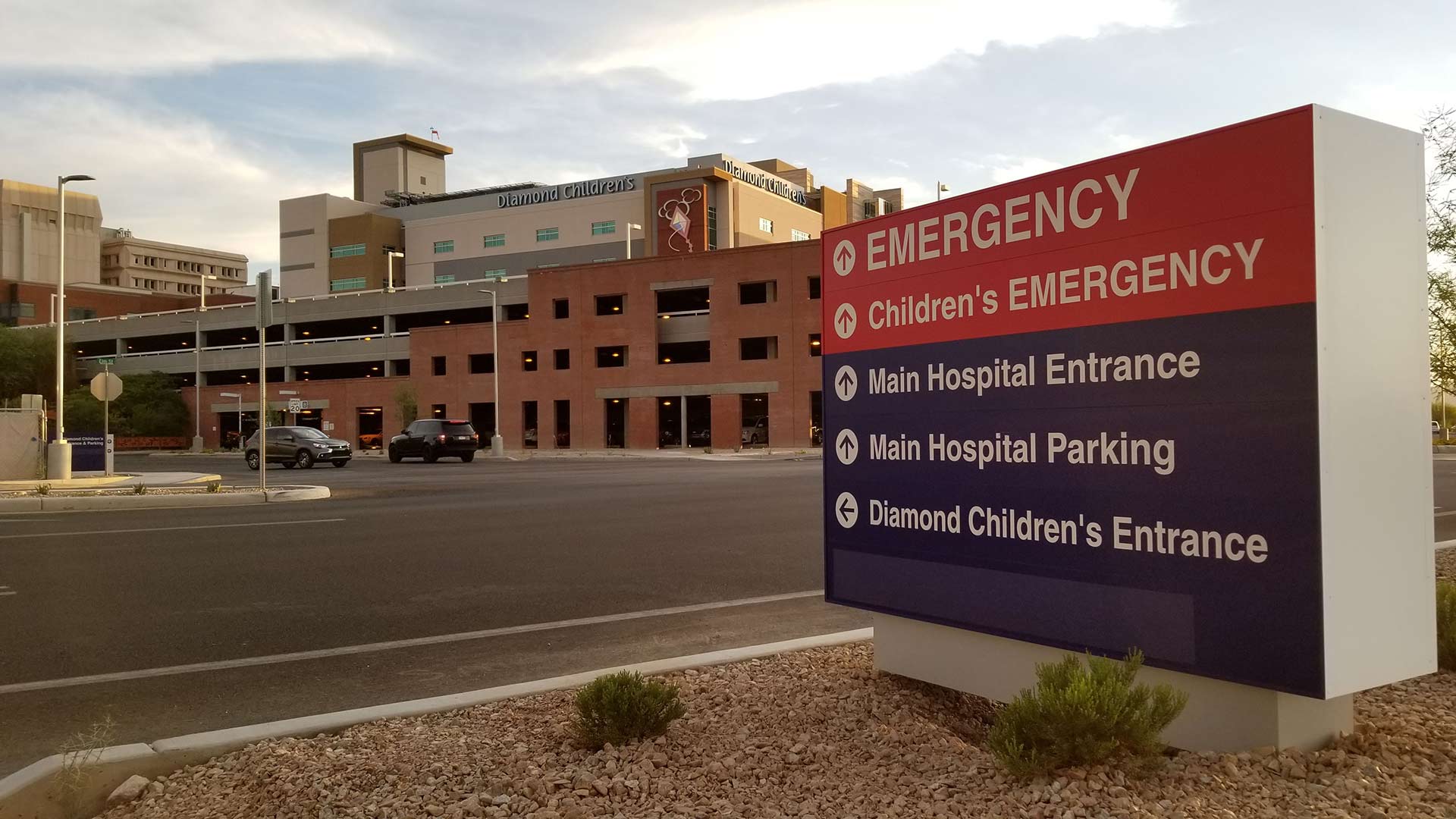 A sign directing visitors to the emergency room at Banner University Medical Center