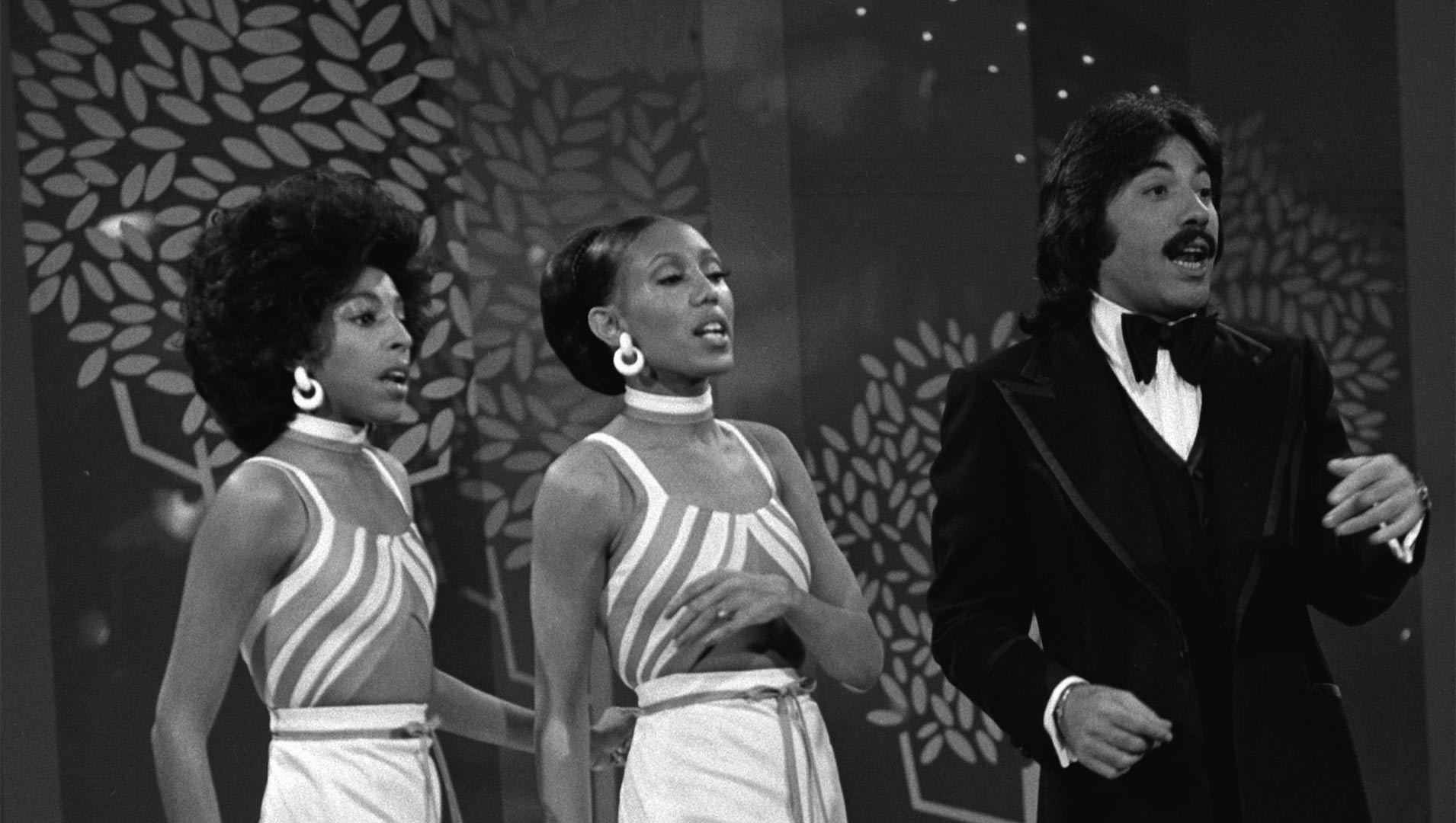 Entertainer Tony Orlando reunites with his singing group Dawn to bring "Tie a Yellow Ribbon 'Round the Ole Oak Tree" and other 1970s classics