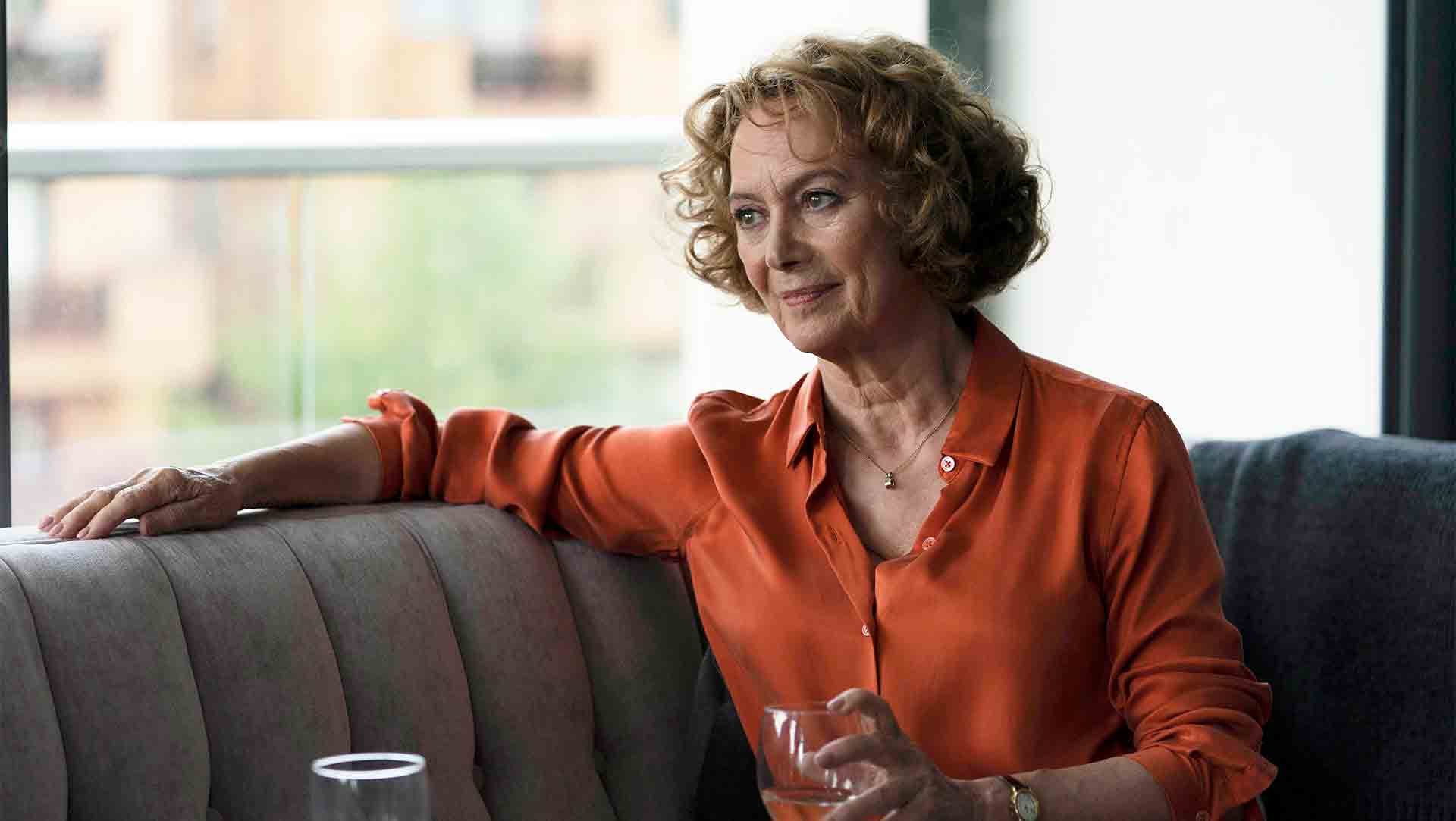 Francesca Annis as Vivien