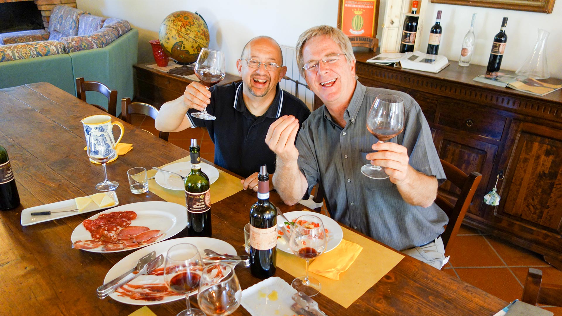 Rick enjoys a meal with guide Roberto Bechi.