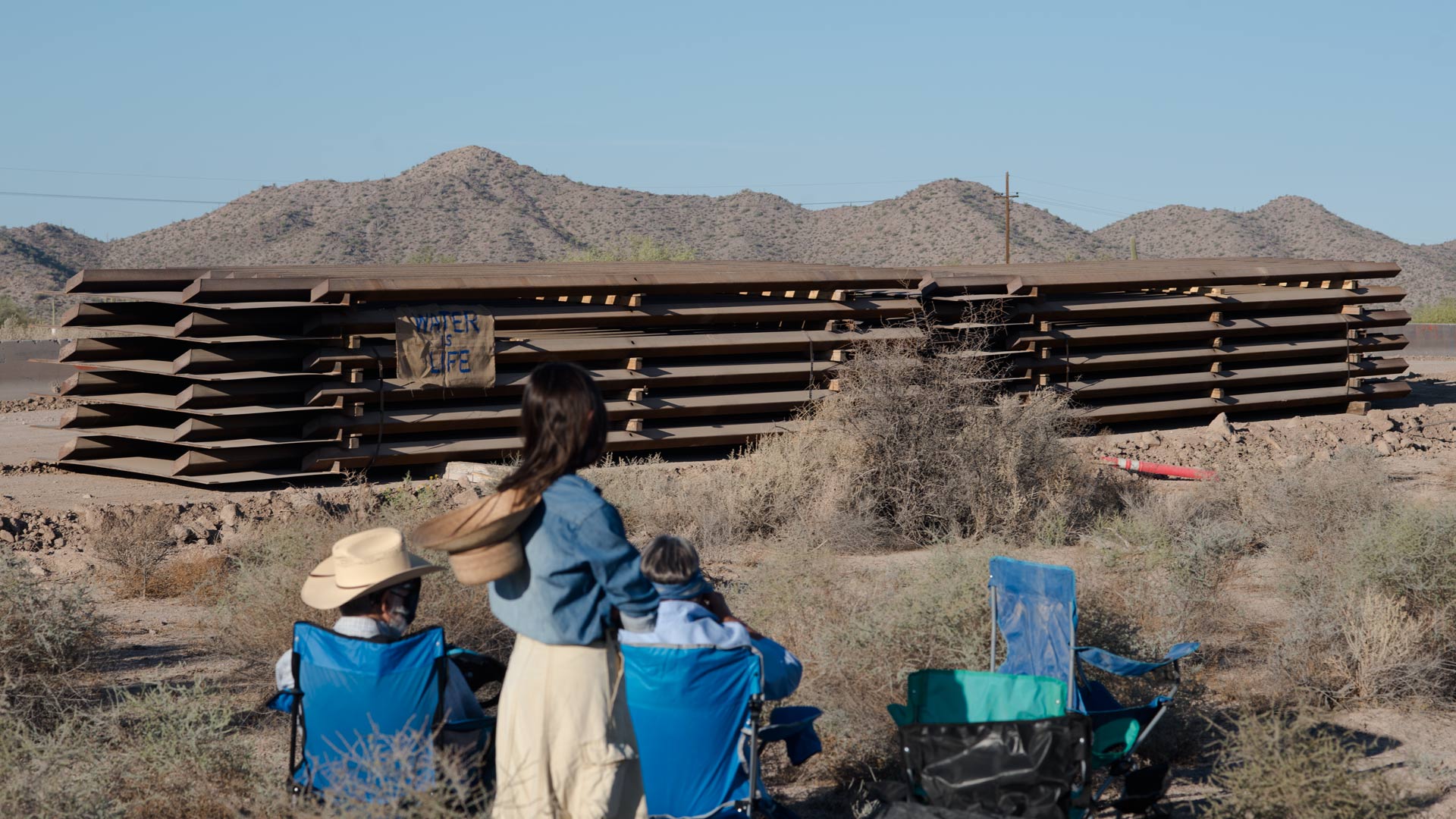 border closing panels