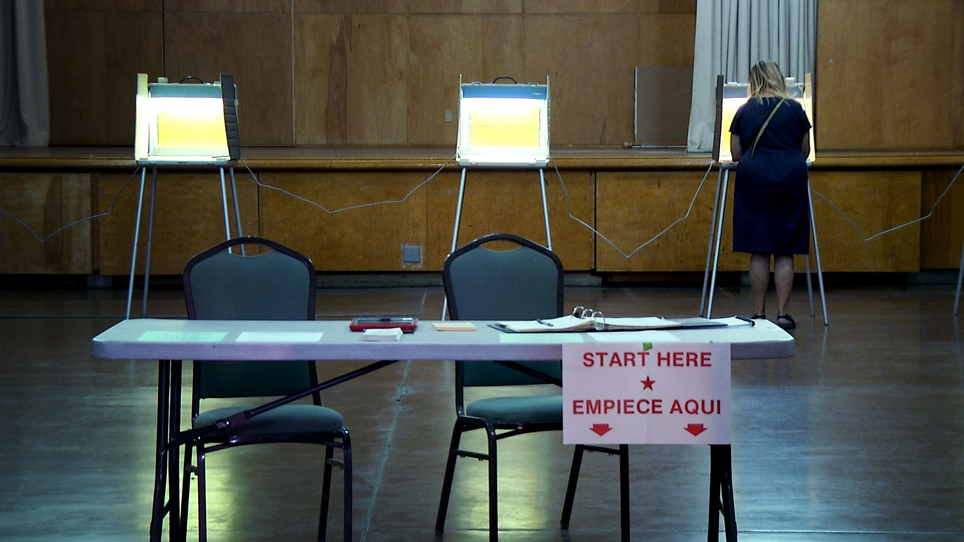 A woman fills out a ballot at a polling place inside Temple Emanu-El in Tucson on Aug. 4, 2020. 