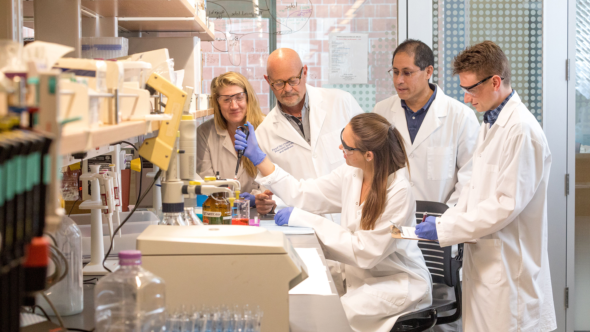 Floyd Chilton and colleagues in a lab.