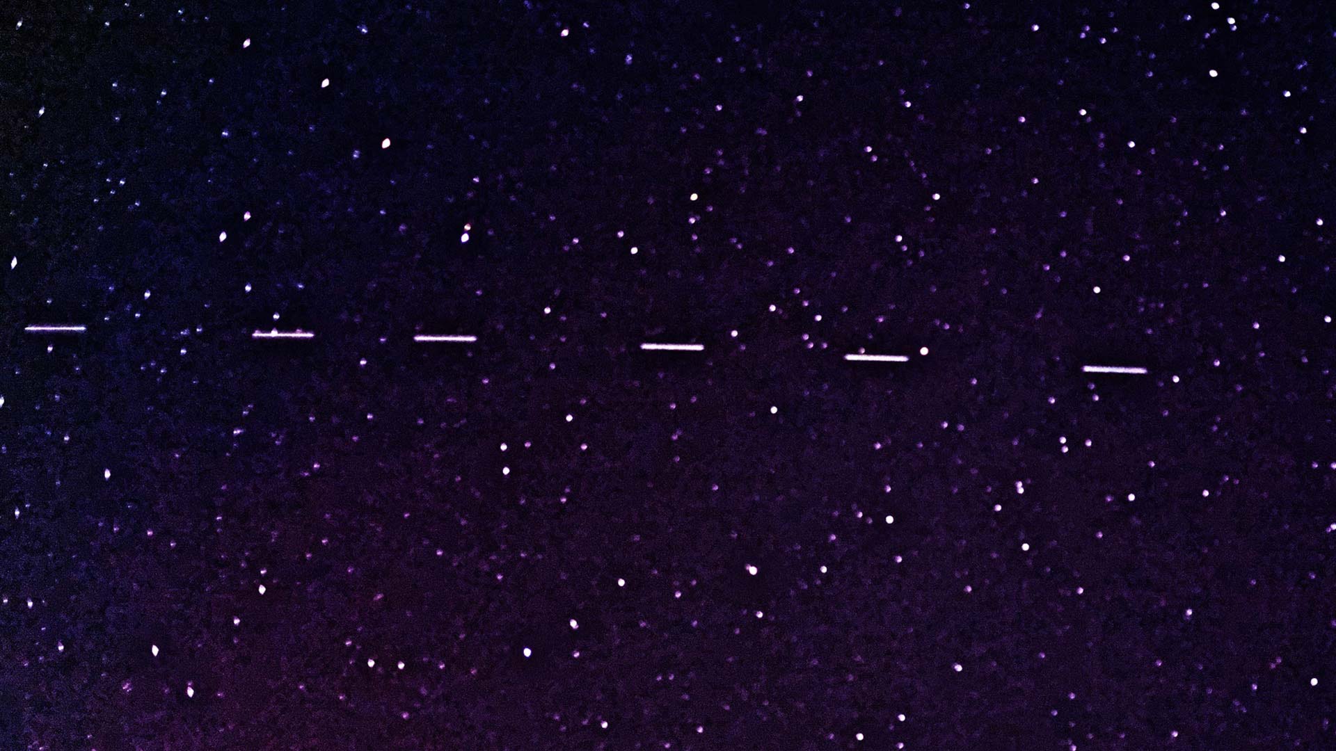 A 2-second image exposure shows Starlink satellites in front of a star field.